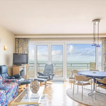 Apartmán Cozy 2-bedroom With Stunning Sea View T77 *